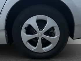 Toyota Prius (2013) thumbnail 5