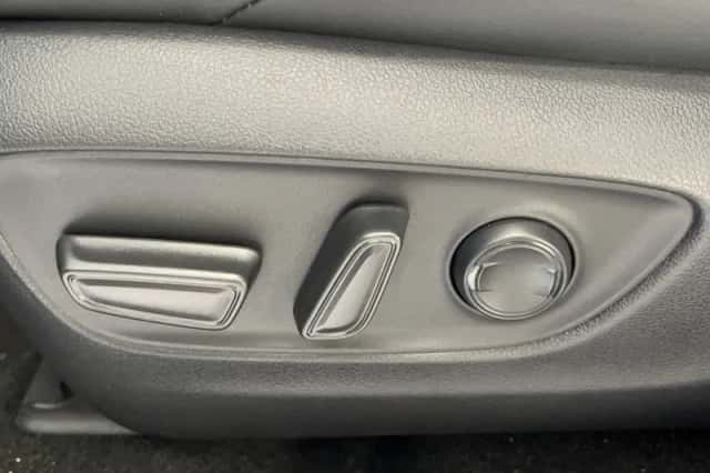 Toyota RAV4 (2022) thumbnail 3