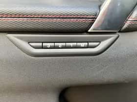 Land Rover Discovery Sport (2021) thumbnail 4