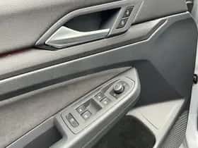 Volkswagen Golf (2023) thumbnail 24