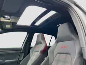 Volkswagen Golf (2023) thumbnail 4