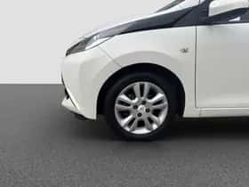 Toyota Aygo (2017) thumbnail 11