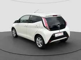 Toyota Aygo (2017) thumbnail 8