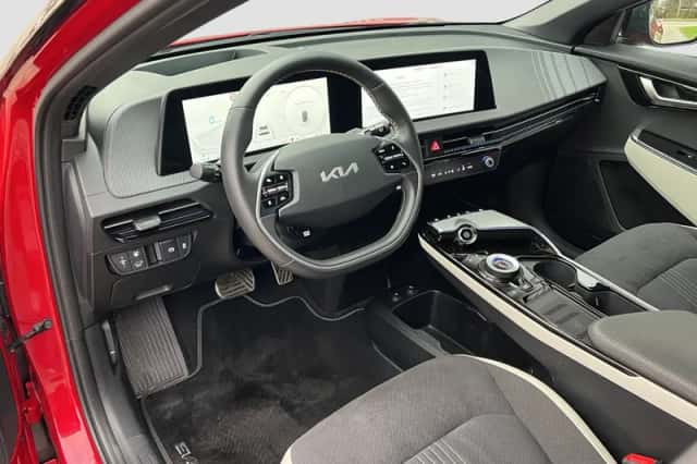 Kia EV6 (2023) thumbnail 2