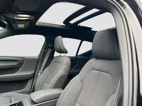 Volvo XC40 (2023) thumbnail 2