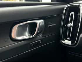 Volvo XC40 (2023) thumbnail 6