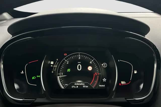 Renault Espace (2015) thumbnail 2