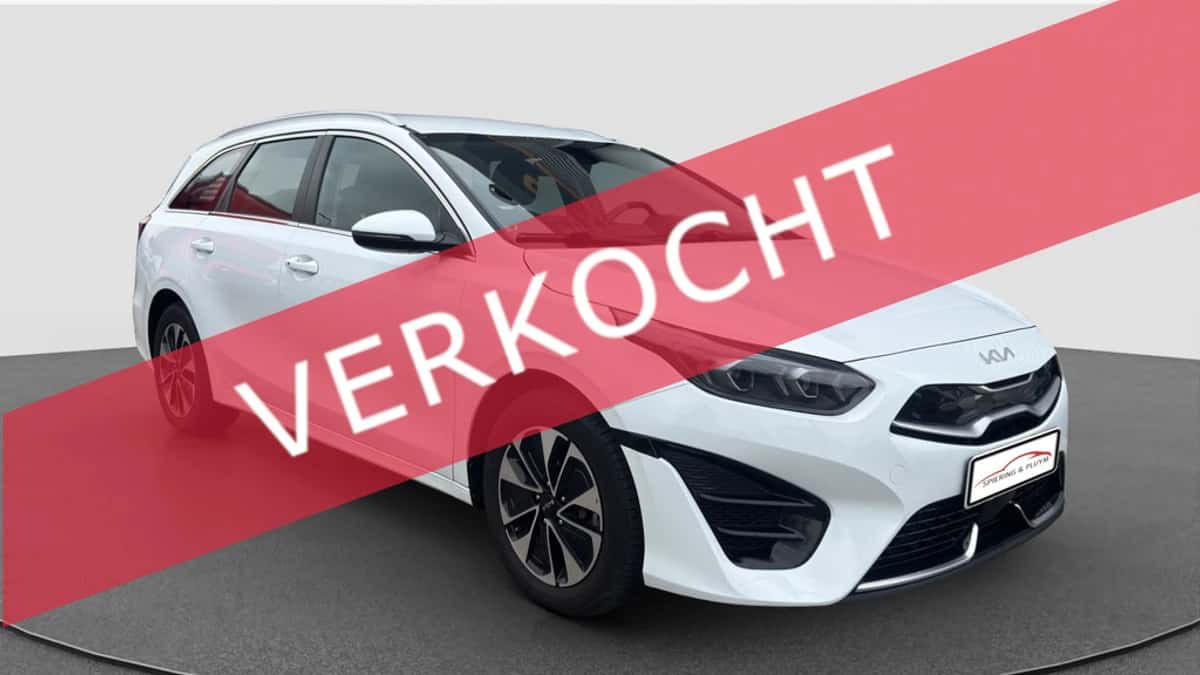 Kia Ceed Sportswagon (2022) — foto 1