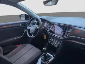 Volkswagen T-Roc (2019) thumbnail 12