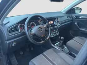 Volkswagen T-Roc (2019) thumbnail 10