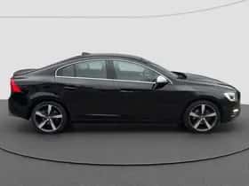 Volvo S60 (2016) thumbnail 2