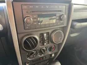 Jeep Wrangler (2009) thumbnail 21