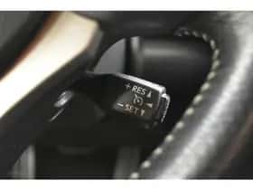 Lexus RC (2017) thumbnail 9