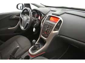 Opel Astra (2011) thumbnail 4
