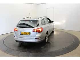 Opel Astra (2011) thumbnail 10