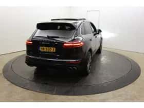 Porsche Cayenne (2015) thumbnail 11