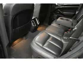 Porsche Cayenne (2015) thumbnail 18