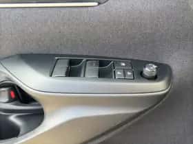 Toyota Yaris (2023) thumbnail 15