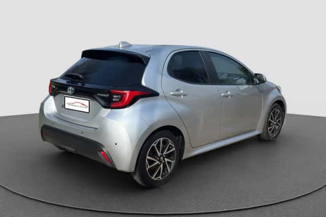 Toyota Yaris (2023) thumbnail 3