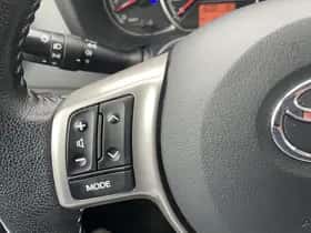 Toyota Yaris (2016) thumbnail 12