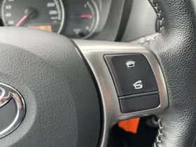 Toyota Yaris (2016) thumbnail 13