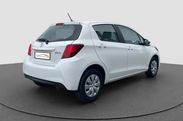 Toyota Yaris (2016) thumbnail 4