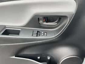 Toyota Yaris (2016) thumbnail 8