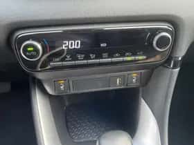 Toyota Yaris (2023) thumbnail 3