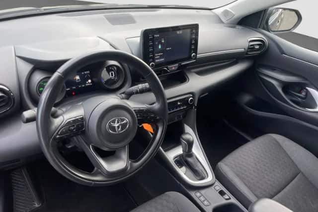 Toyota Yaris (2023) thumbnail 2