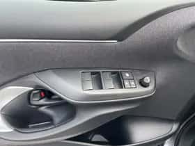 Toyota Yaris (2023) thumbnail 15