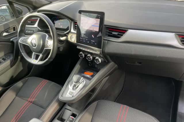 Renault Captur (2022) thumbnail 2