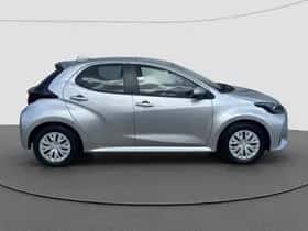 Toyota Yaris (2023) thumbnail 2