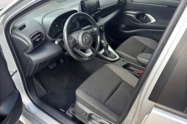 Toyota Yaris (2023) thumbnail 3