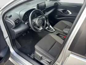 Toyota Yaris (2023) thumbnail 3