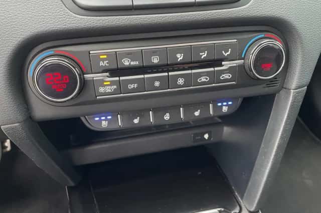 Kia Ceed Sportswagon (2022) thumbnail 4