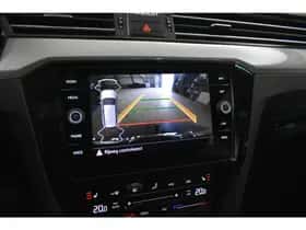 Volkswagen Passat (2021) thumbnail 3