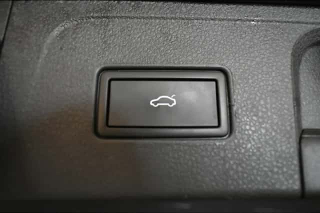 Volkswagen Passat (2021) thumbnail 5