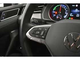 Volkswagen Passat (2021) thumbnail 43