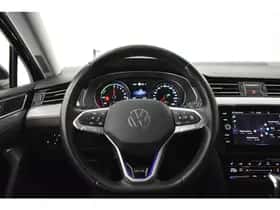 Volkswagen Passat (2021) thumbnail 6