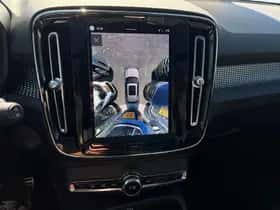 Volvo XC40 (2022) thumbnail 2