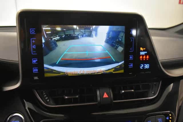 Toyota C-HR (2019) thumbnail 2