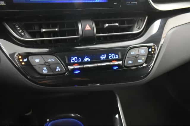 Toyota C-HR (2019) thumbnail 4