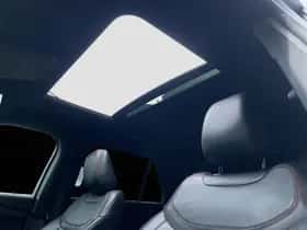 Ford Explorer (2022) thumbnail 3