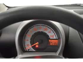 Peugeot 107 (2011) thumbnail 2