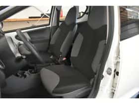 Peugeot 107 (2011) thumbnail 12