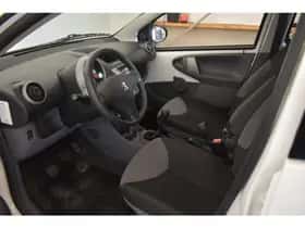 Peugeot 107 (2011) thumbnail 4