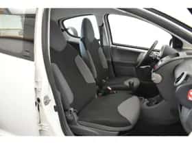 Peugeot 107 (2011) thumbnail 9