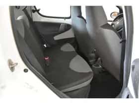 Peugeot 107 (2011) thumbnail 10