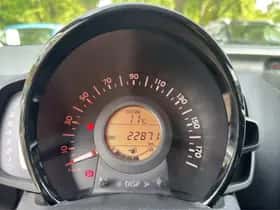 Toyota Aygo (2016) thumbnail 11
