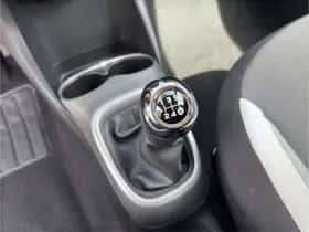 Toyota Aygo (2016) thumbnail 15